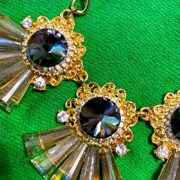 Jewelry - Stunning necklace